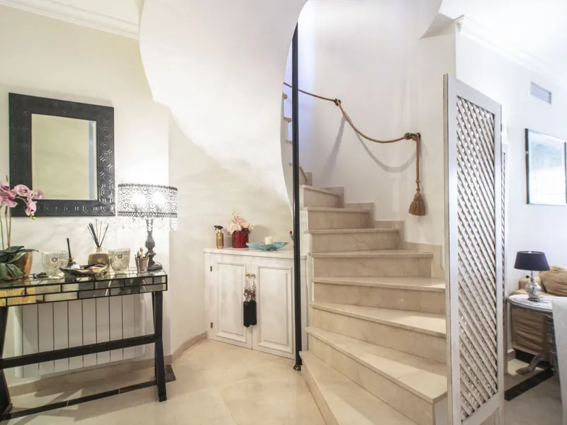 Charming 3-Bedroom, 3-Bathroom Apartment in the Heart of Nueva Andalucía — Location, Comfort & Style!