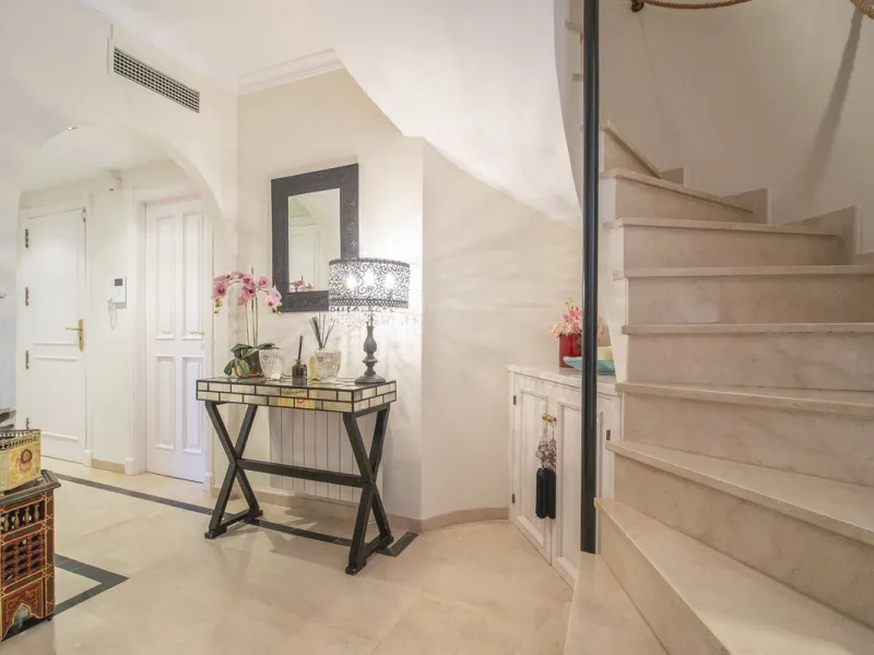 Charming 3-Bedroom, 3-Bathroom Apartment in the Heart of Nueva Andalucía — Location, Comfort & Style!
