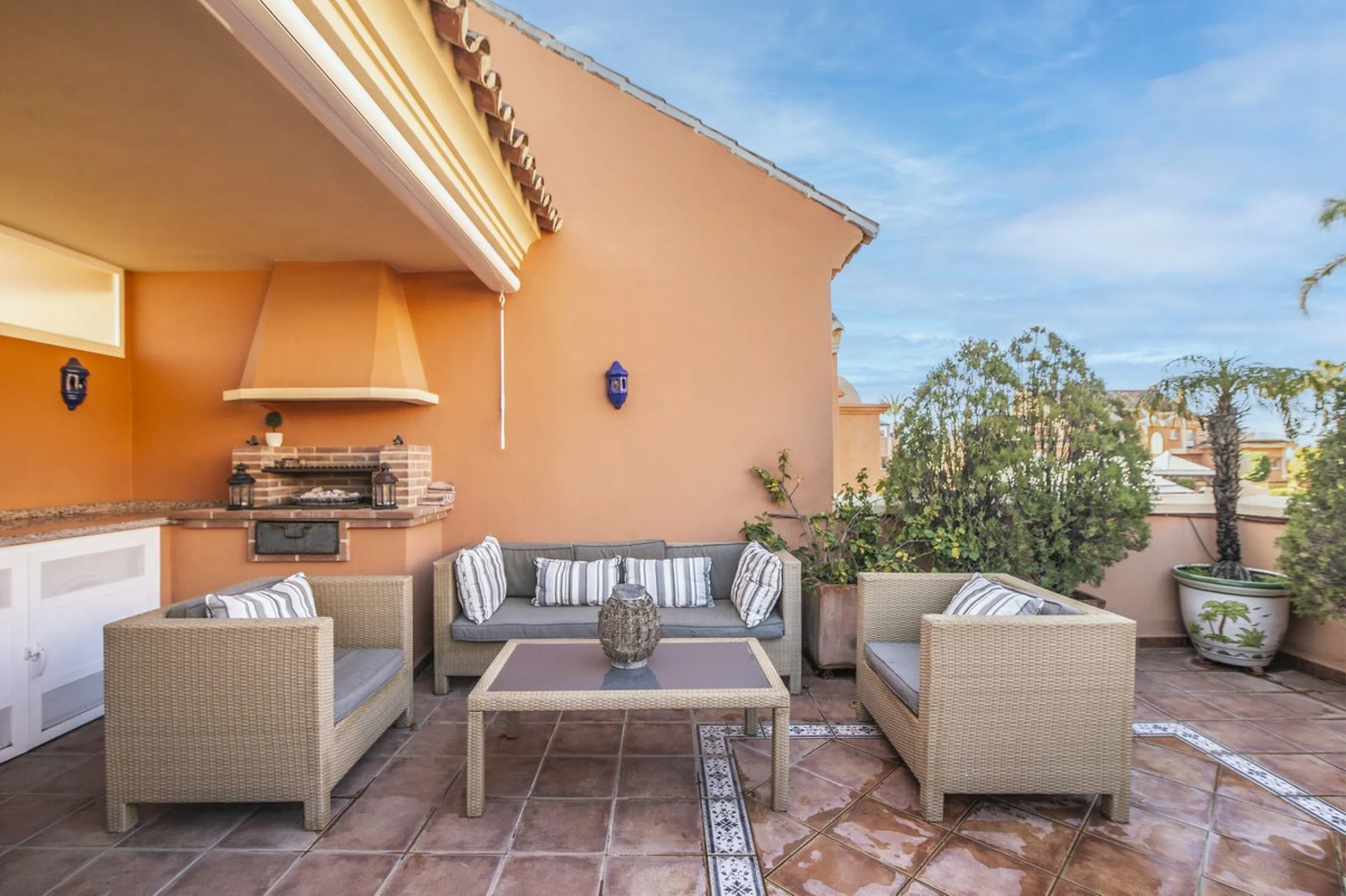 Charming 3-Bedroom, 3-Bathroom Apartment in the Heart of Nueva Andalucía — Location, Comfort & Style!