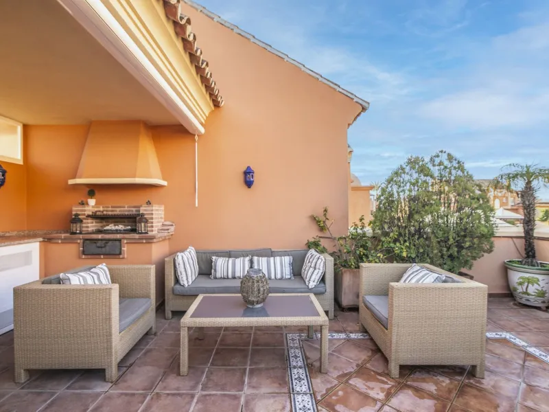 Charming 3-Bedroom, 3-Bathroom Apartment in the Heart of Nueva Andalucía — Location, Comfort & Style!