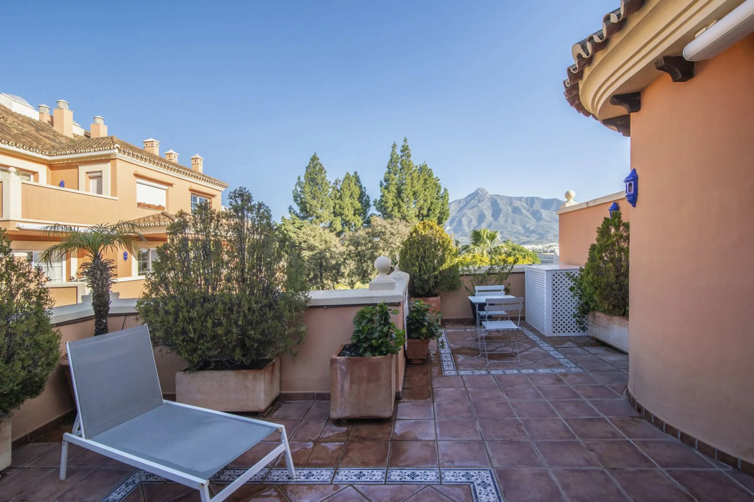Charming 3-Bedroom, 3-Bathroom Apartment in the Heart of Nueva Andalucía — Location, Comfort & Style!