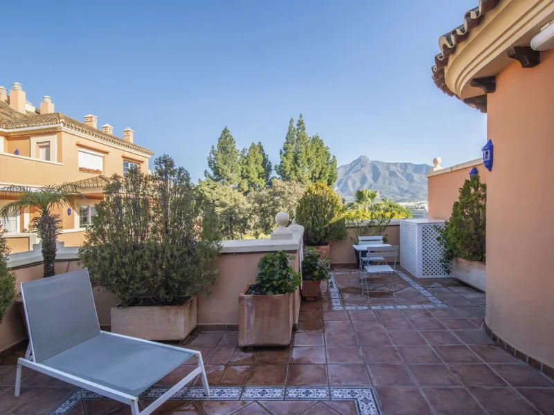 Charming 3-Bedroom, 3-Bathroom Apartment in the Heart of Nueva Andalucía — Location, Comfort & Style!