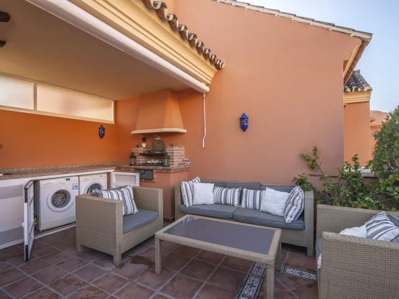 Charming 3-Bedroom, 3-Bathroom Apartment in the Heart of Nueva Andalucía — Location, Comfort & Style!