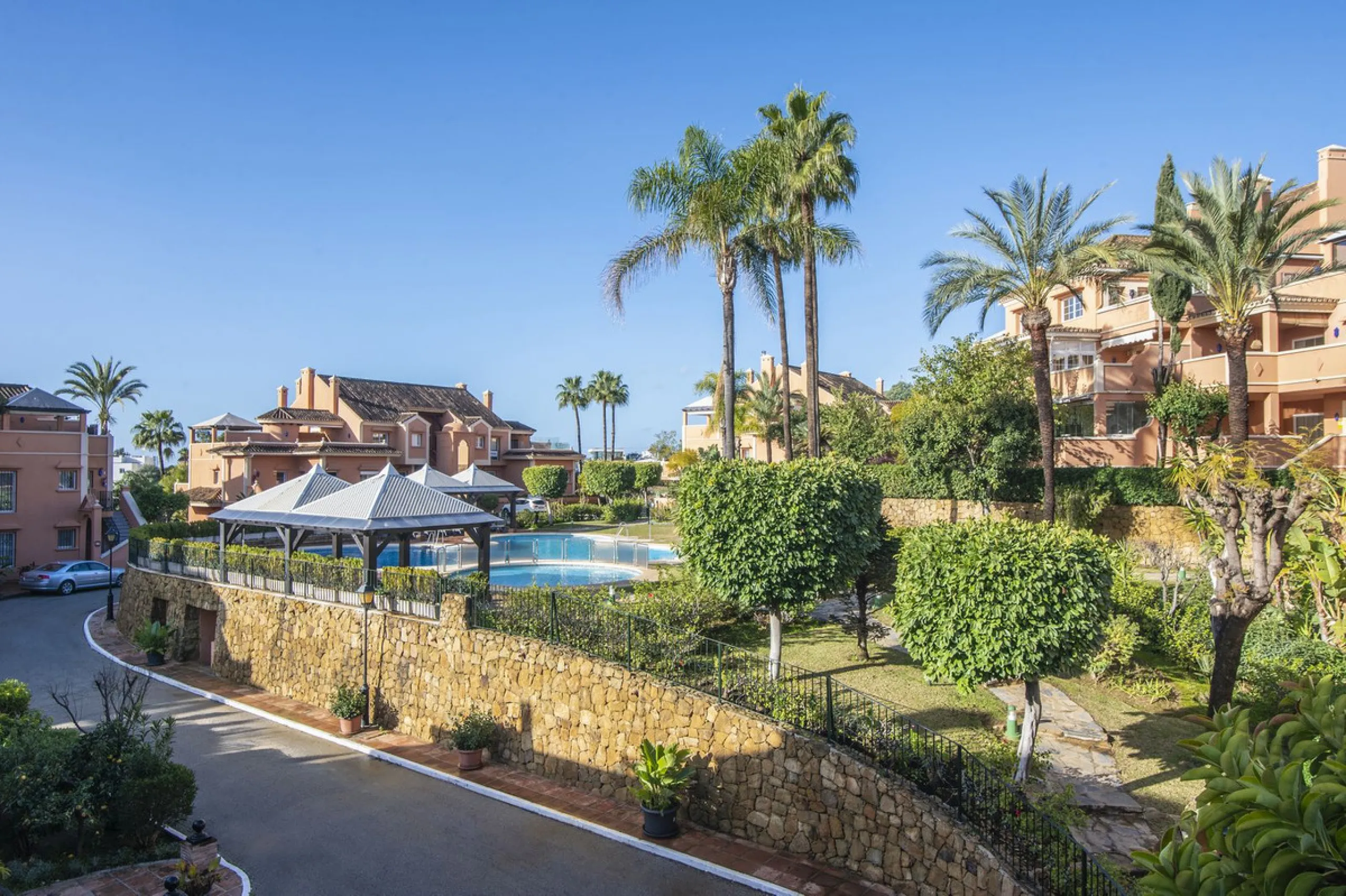 Charming 3-Bedroom, 3-Bathroom Apartment in the Heart of Nueva Andalucía — Location, Comfort & Style!