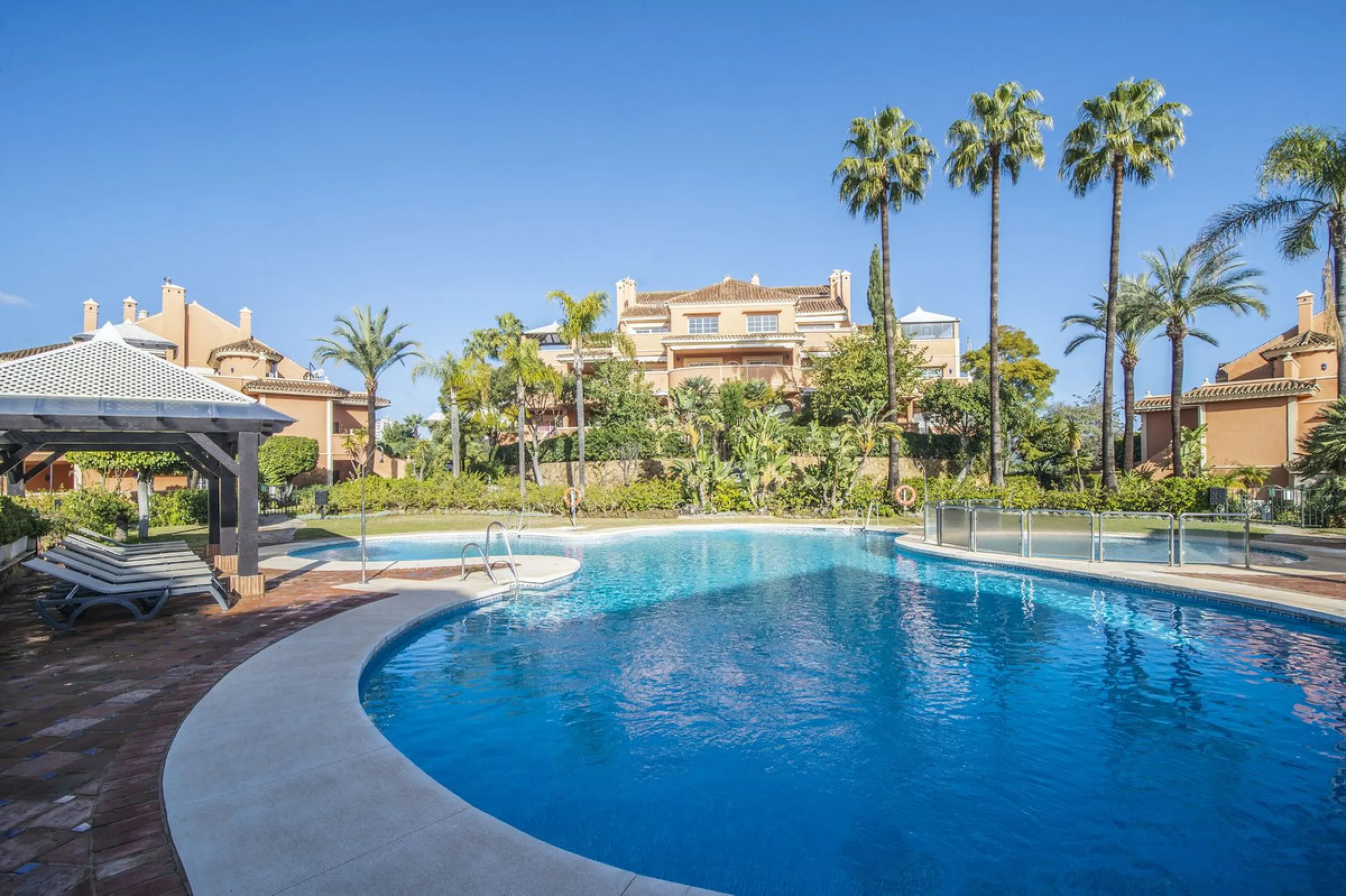 Charming 3-Bedroom, 3-Bathroom Apartment in the Heart of Nueva Andalucía — Location, Comfort & Style!