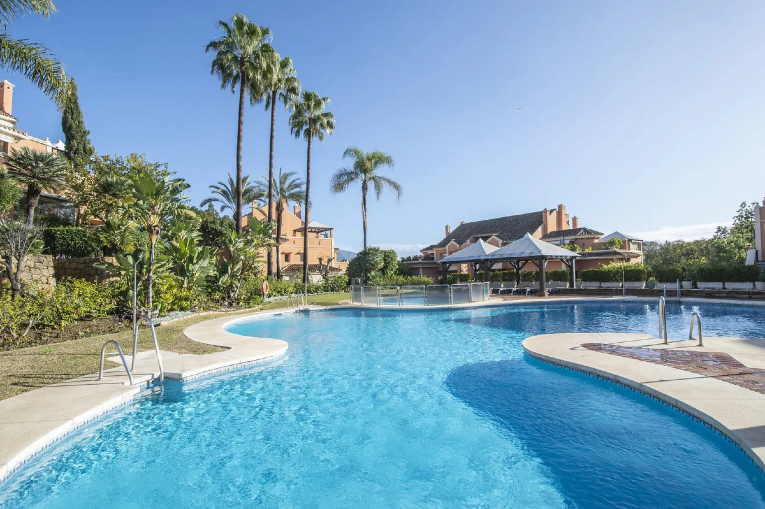 Charming 3-Bedroom, 3-Bathroom Apartment in the Heart of Nueva Andalucía — Location, Comfort & Style!
