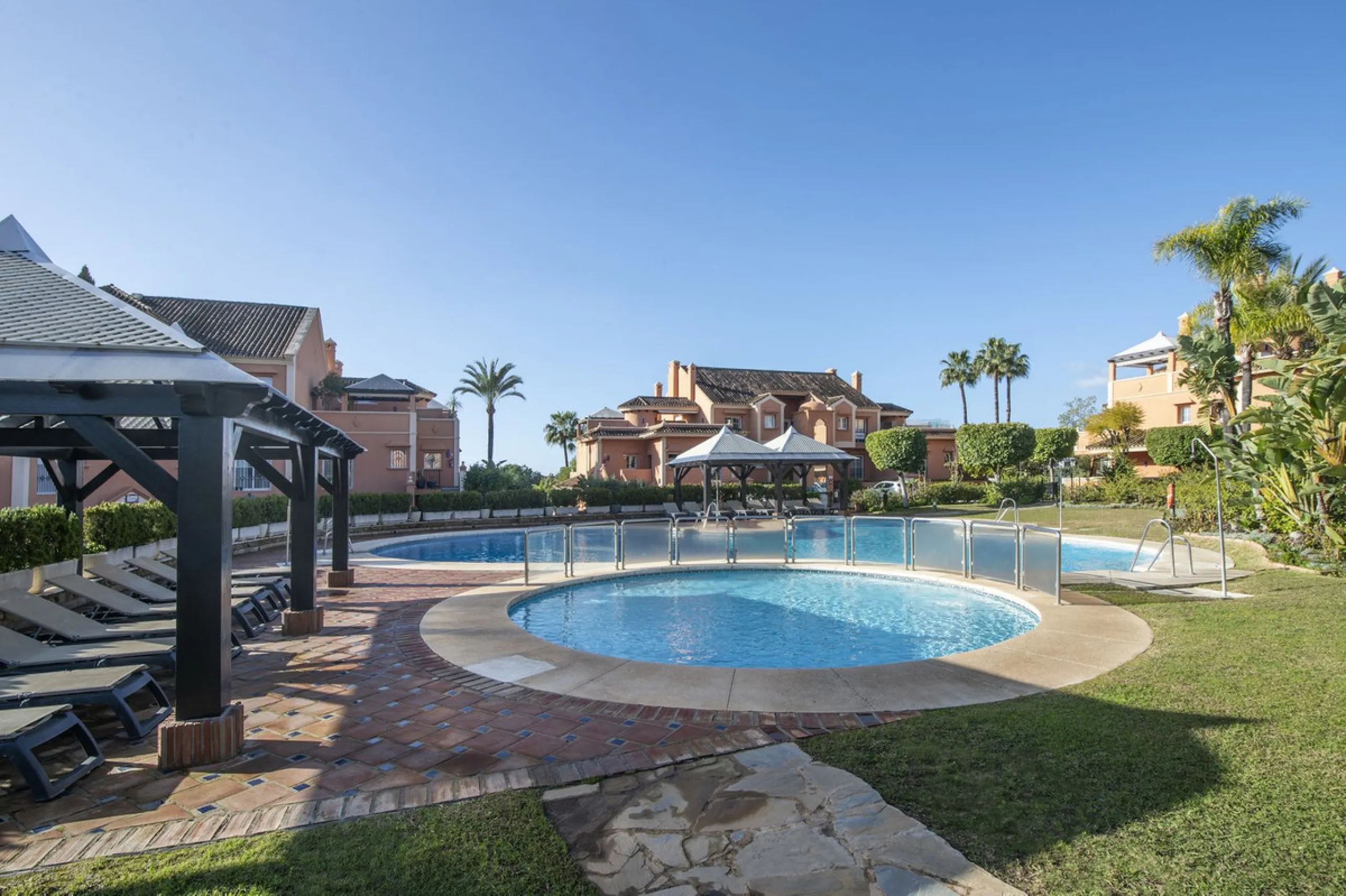 Charming 3-Bedroom, 3-Bathroom Apartment in the Heart of Nueva Andalucía — Location, Comfort & Style!