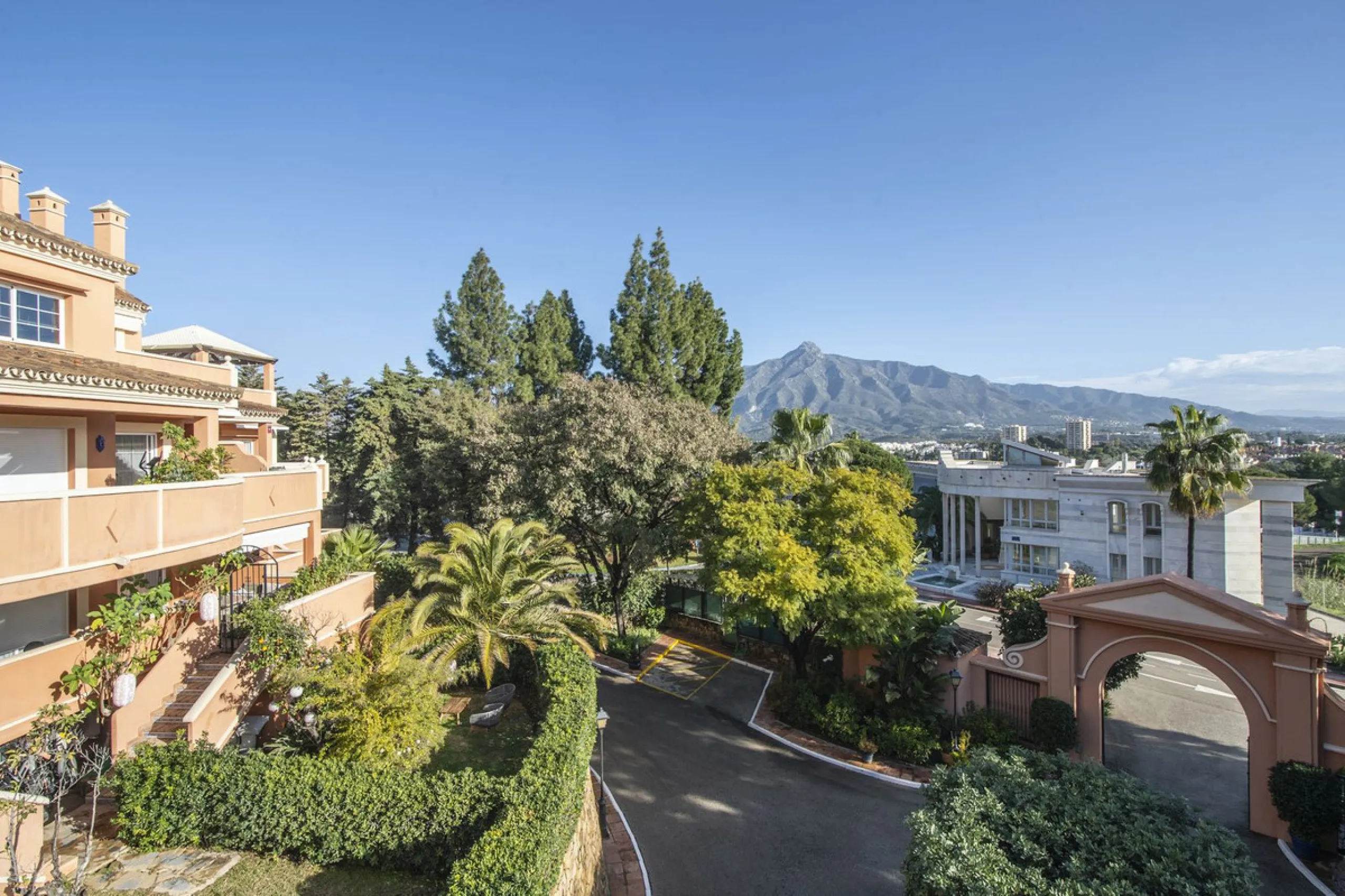 Charming 3-Bedroom, 3-Bathroom Apartment in the Heart of Nueva Andalucía — Location, Comfort & Style!