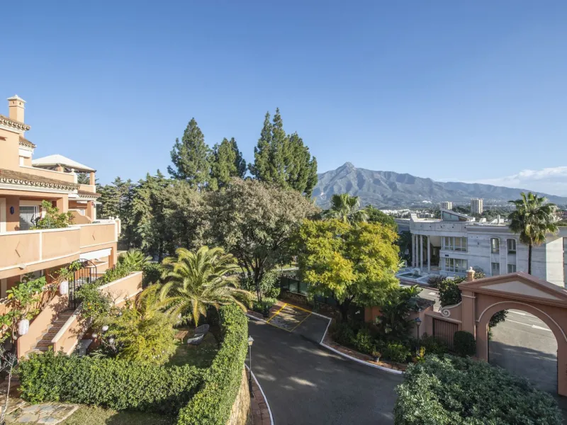 Charming 3-Bedroom, 3-Bathroom Apartment in the Heart of Nueva Andalucía — Location, Comfort & Style!