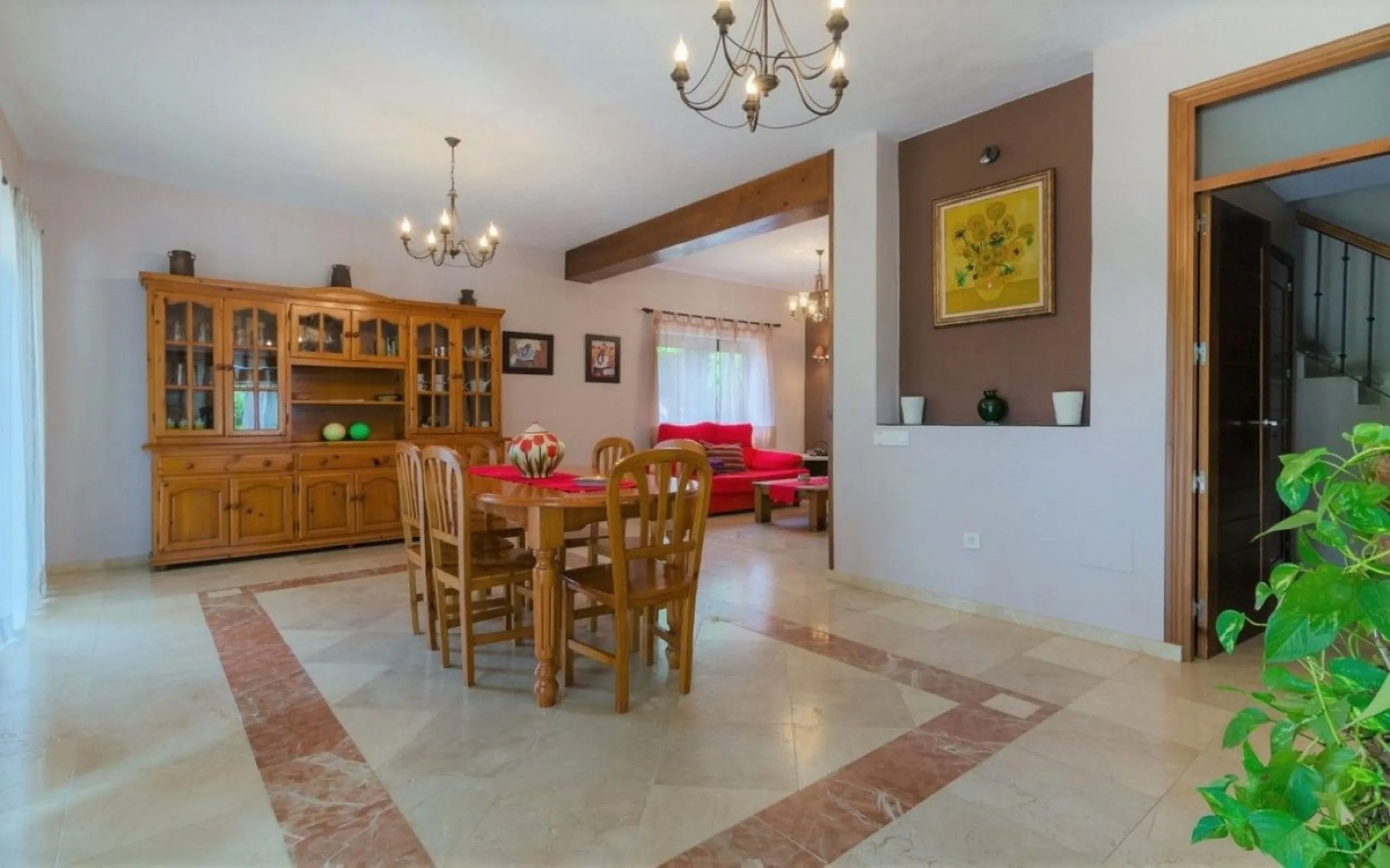 Just 5 minutes from Estepona we find this fantastic property.