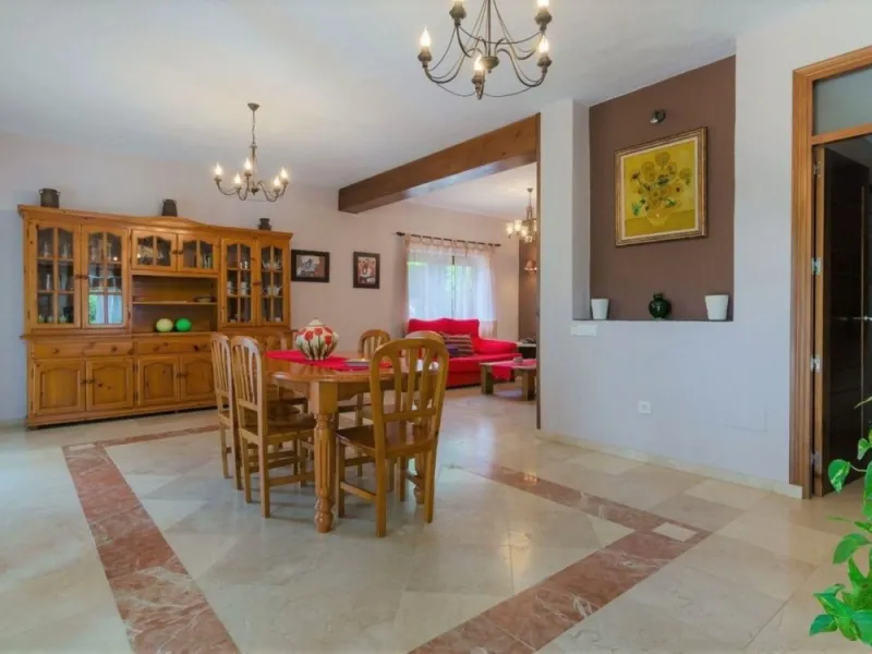 Just 5 minutes from Estepona we find this fantastic property.