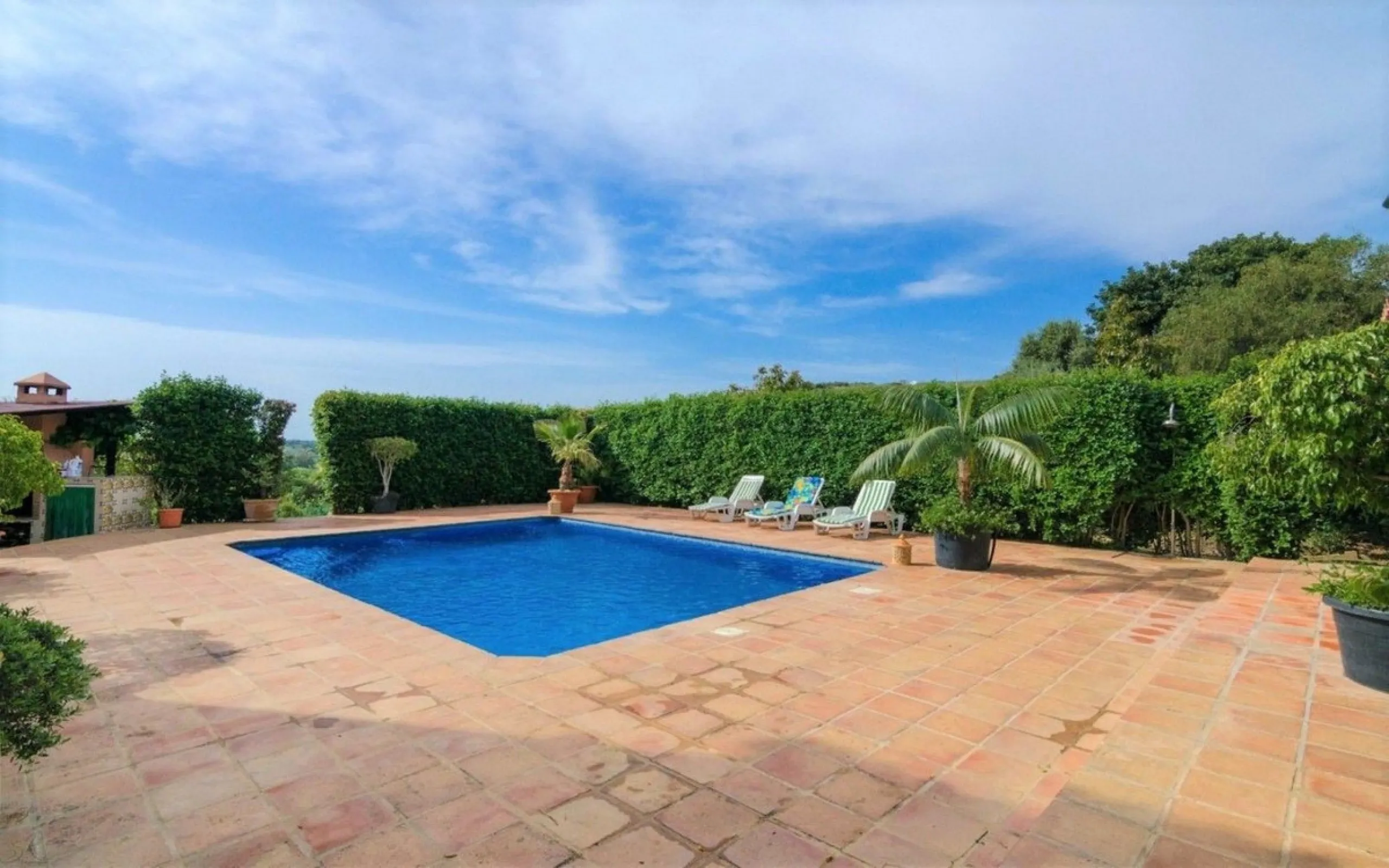 Just 5 minutes from Estepona we find this fantastic property.