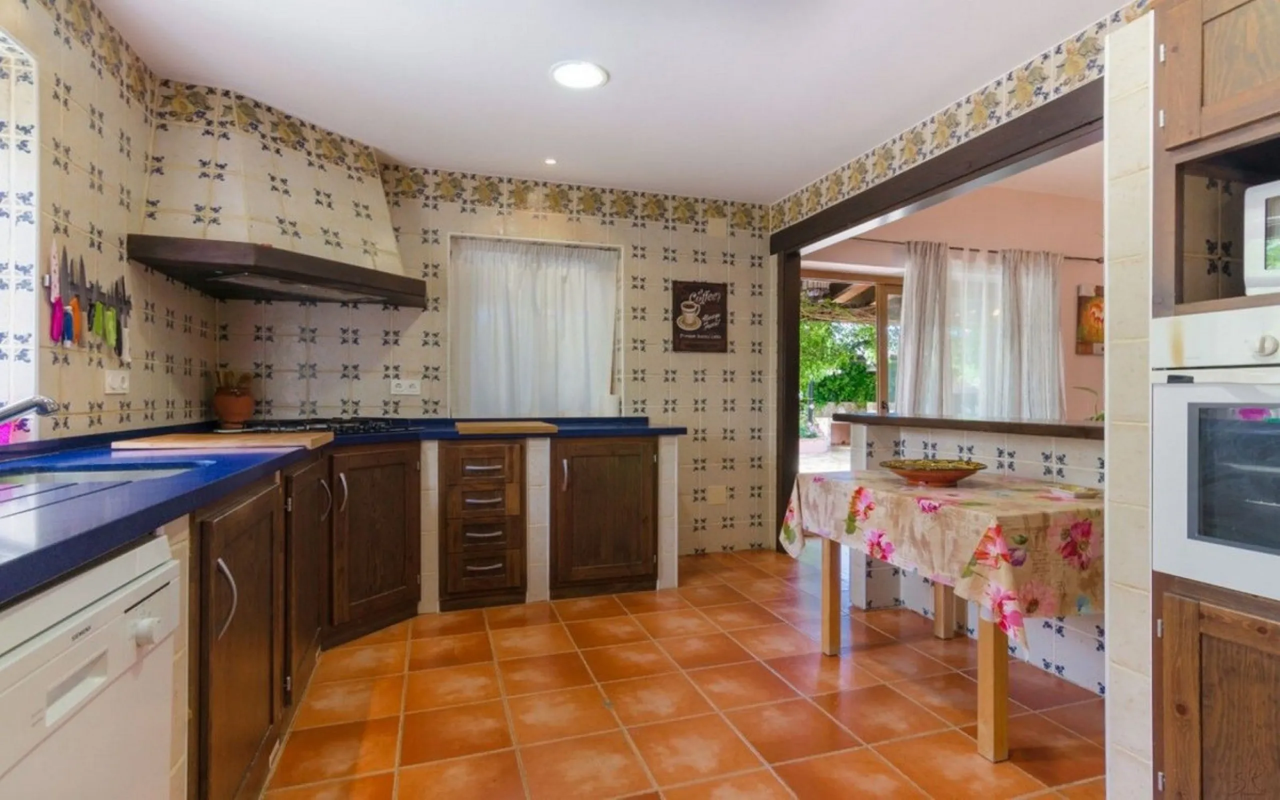Just 5 minutes from Estepona we find this fantastic property.
