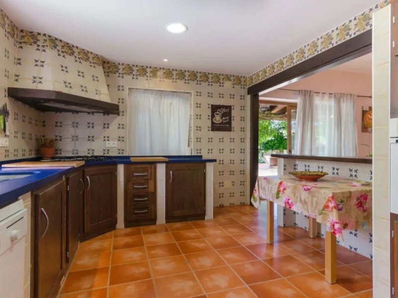 Just 5 minutes from Estepona we find this fantastic property.