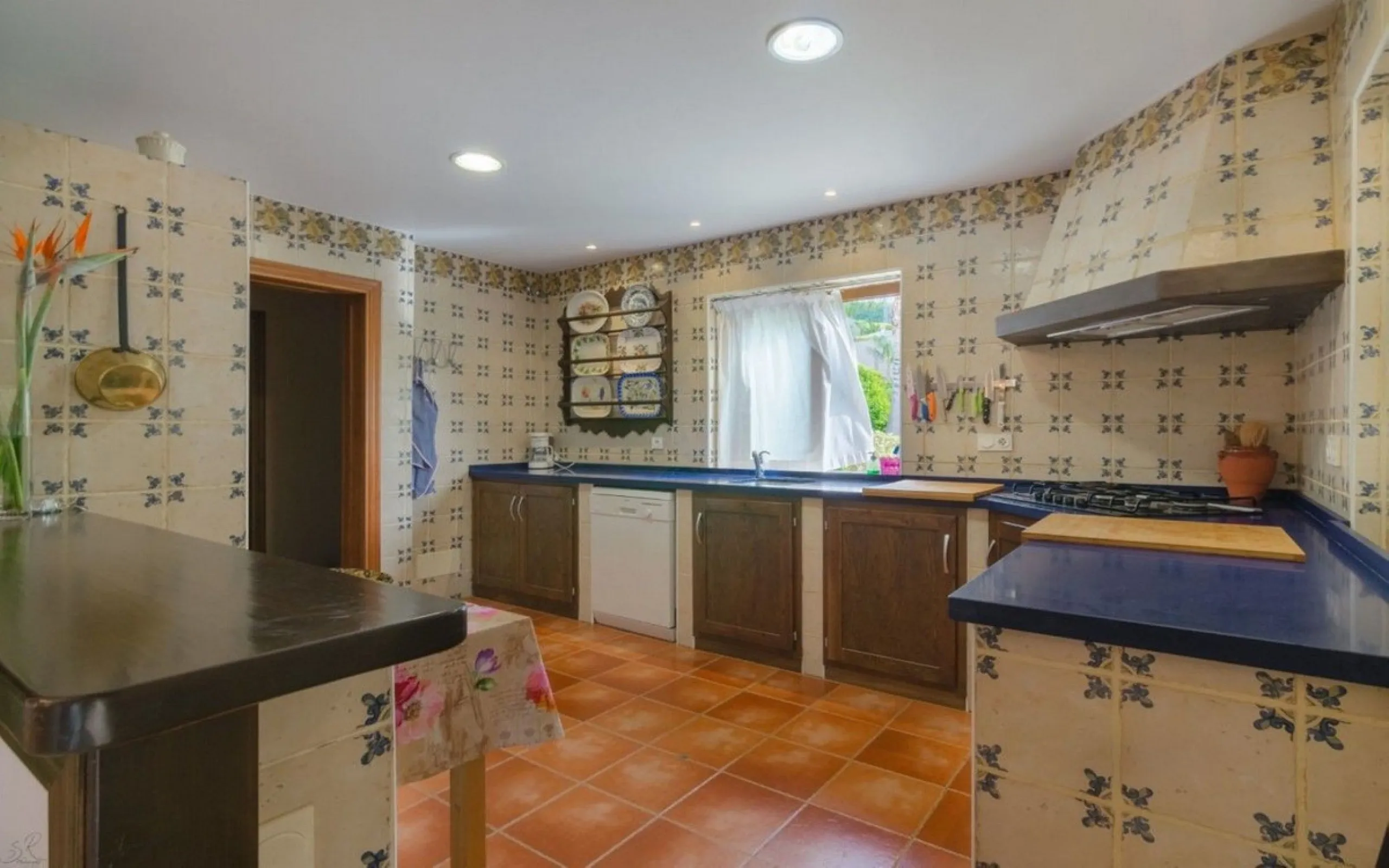 Just 5 minutes from Estepona we find this fantastic property.