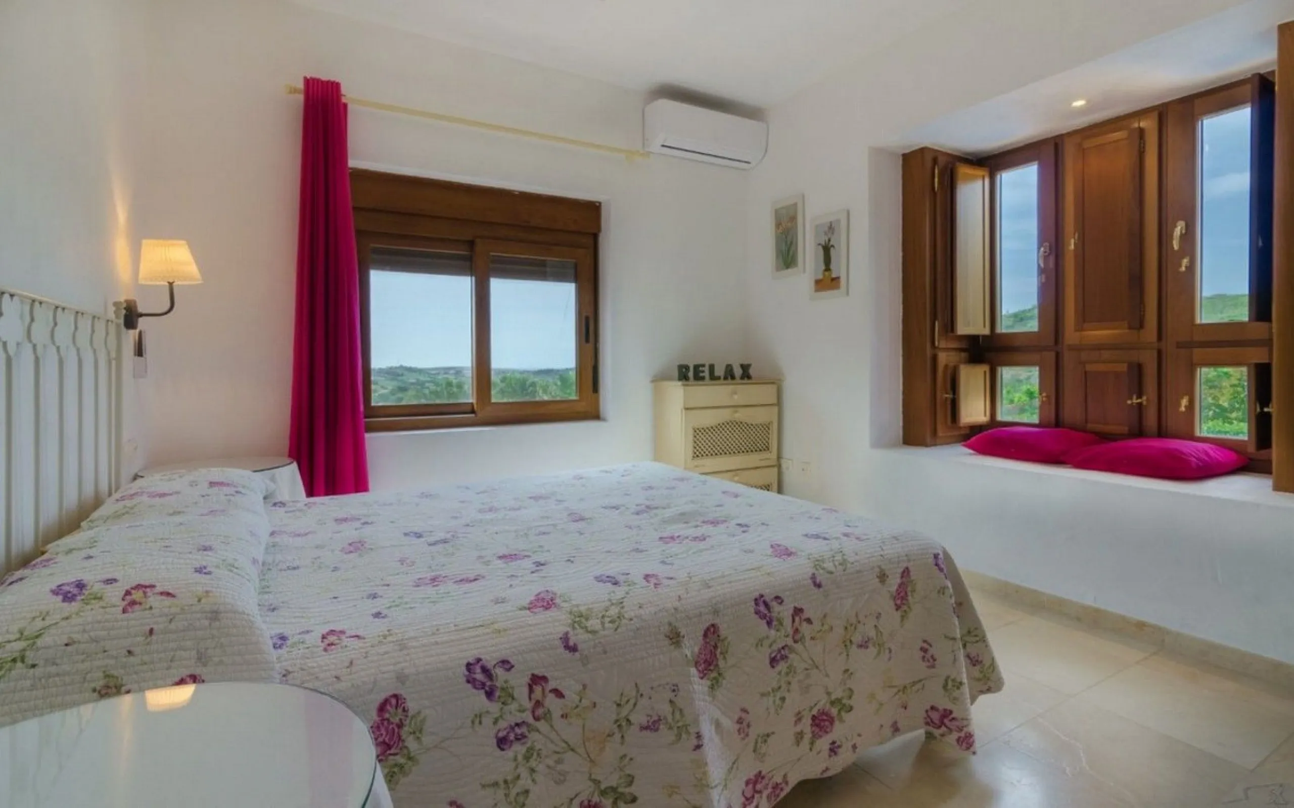 Just 5 minutes from Estepona we find this fantastic property.
