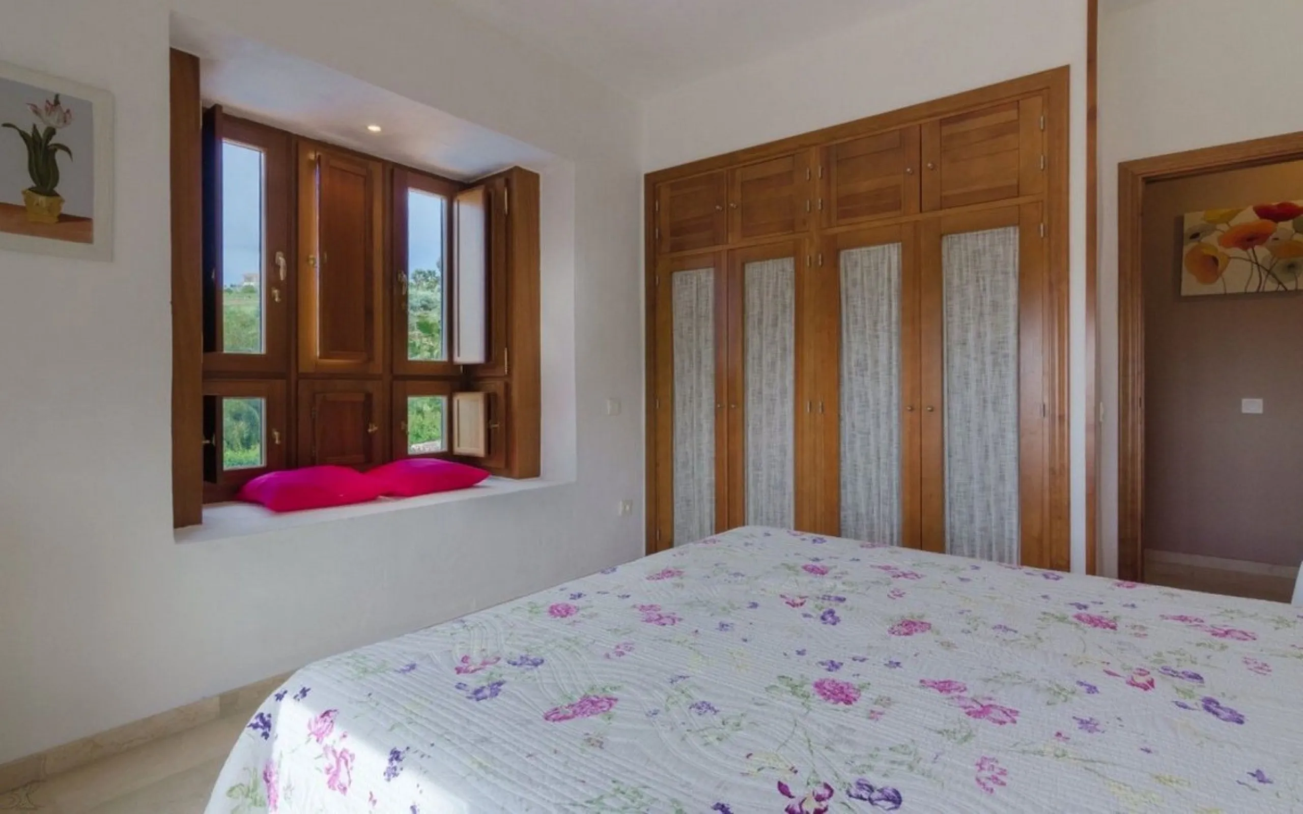 Just 5 minutes from Estepona we find this fantastic property.