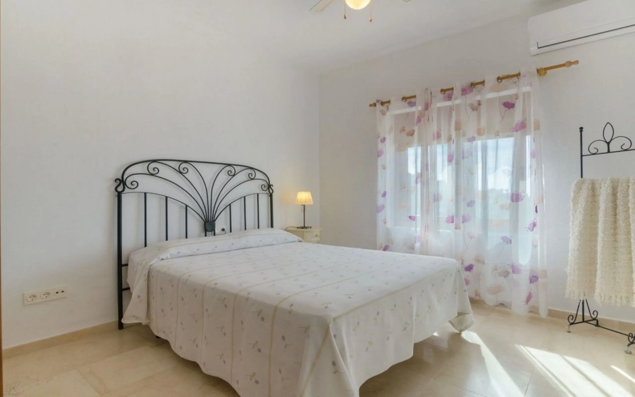 Just 5 minutes from Estepona we find this fantastic property.