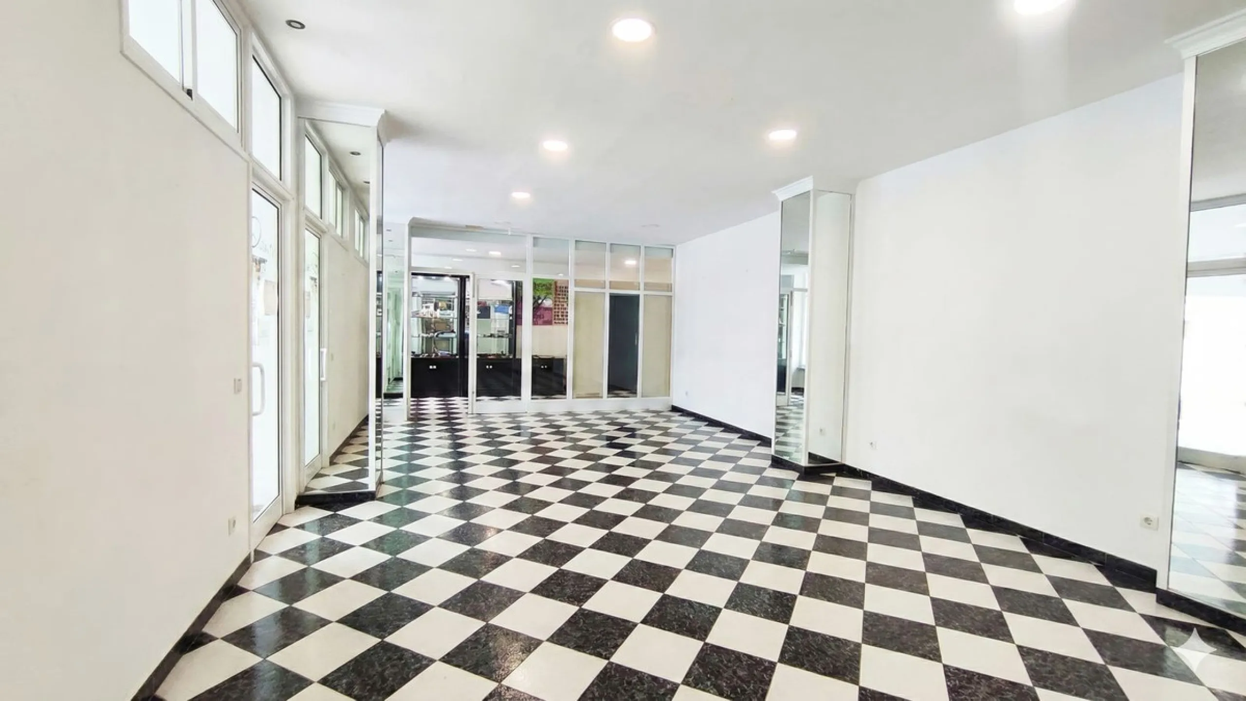 A fantastic business property located in an excellent commercial area of Alhaurín El Grande.