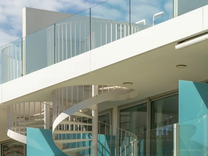 Modernes Haus in der begehrten Gegend Higuerón mit großer Dachterrasse und Whirlpool