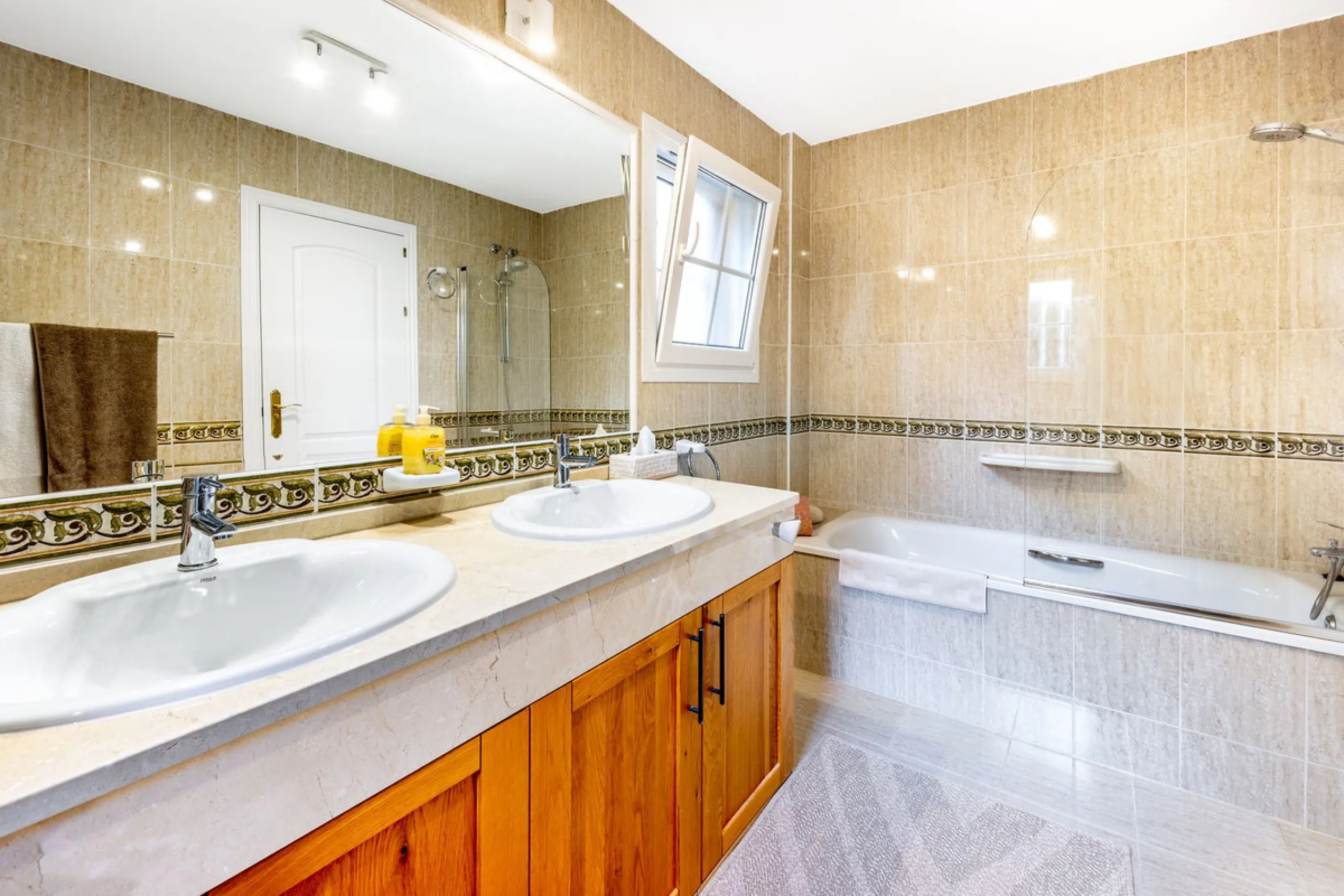STUNNING LAS TERRAZAS 3 BEDROOM APARTMENT