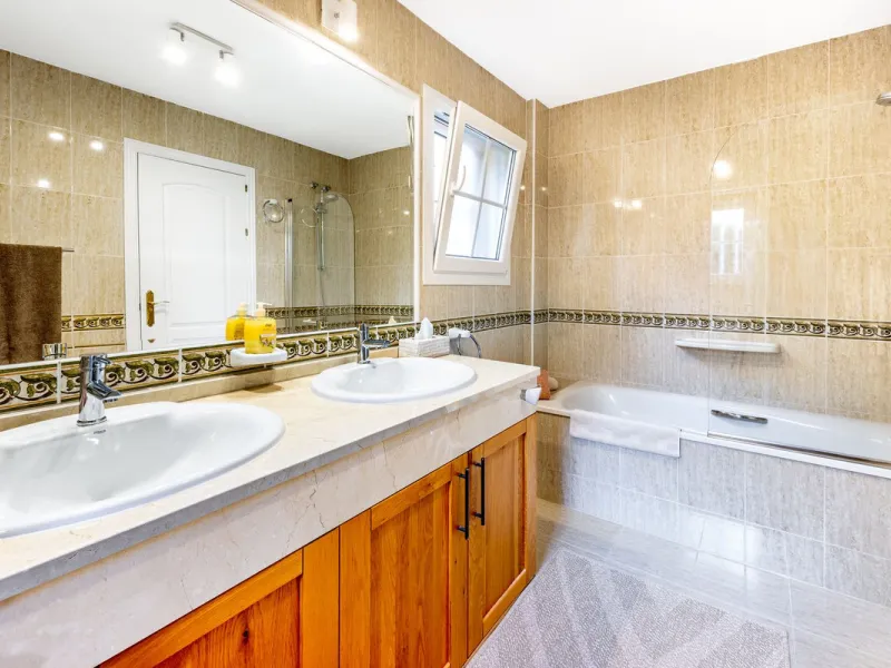 STUNNING LAS TERRAZAS 3 BEDROOM APARTMENT