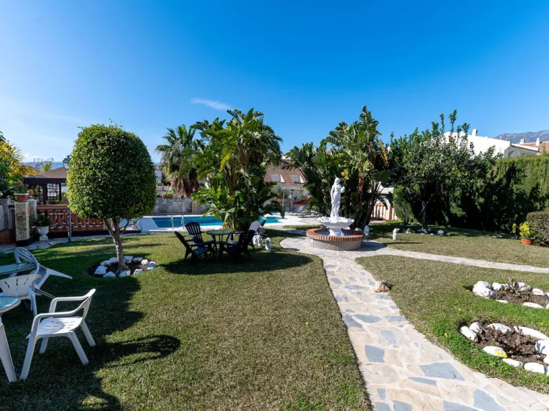 Elegant Family Villa with Garden, Pool & Guest Studio