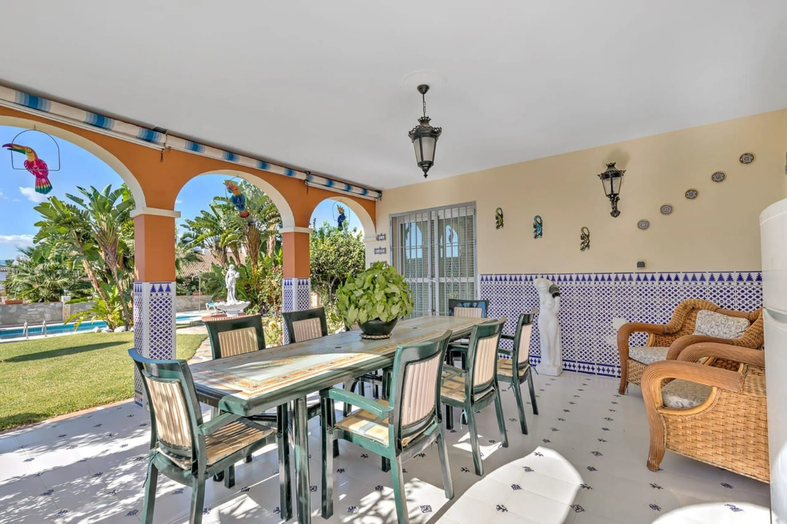 Elegant Family Villa with Garden, Pool & Guest Studio