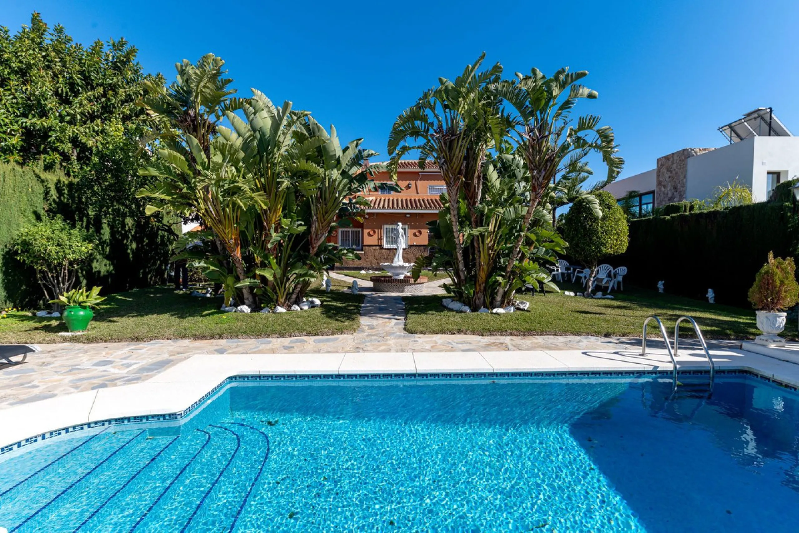 Elegant Family Villa with Garden, Pool & Guest Studio