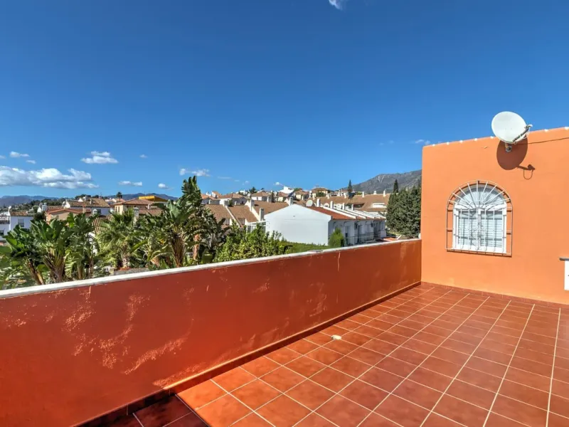 Elegant Family Villa with Garden, Pool & Guest Studio