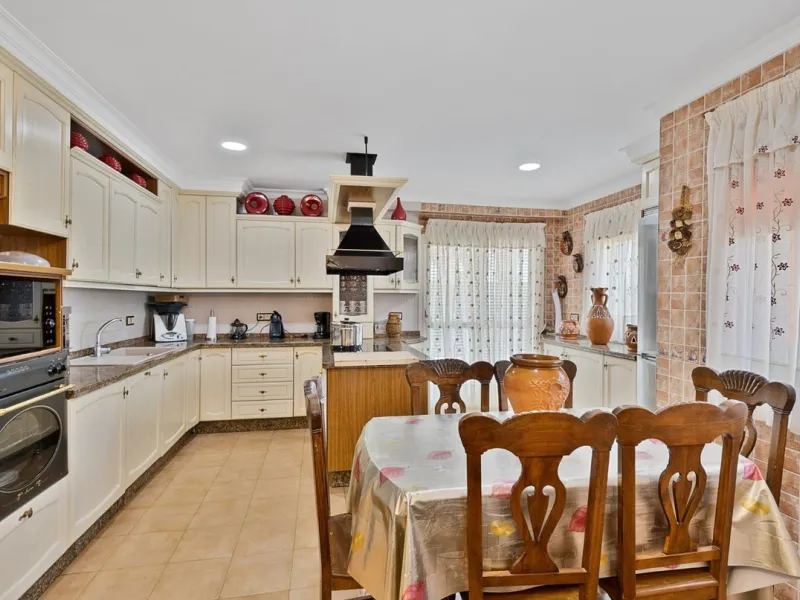 Elegant Family Villa with Garden, Pool & Guest Studio