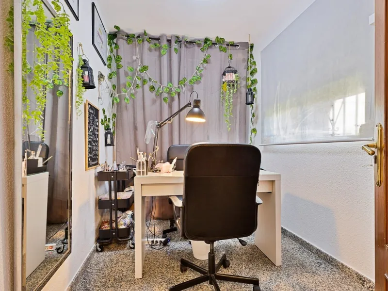 Elegant Family Villa with Garden, Pool & Guest Studio