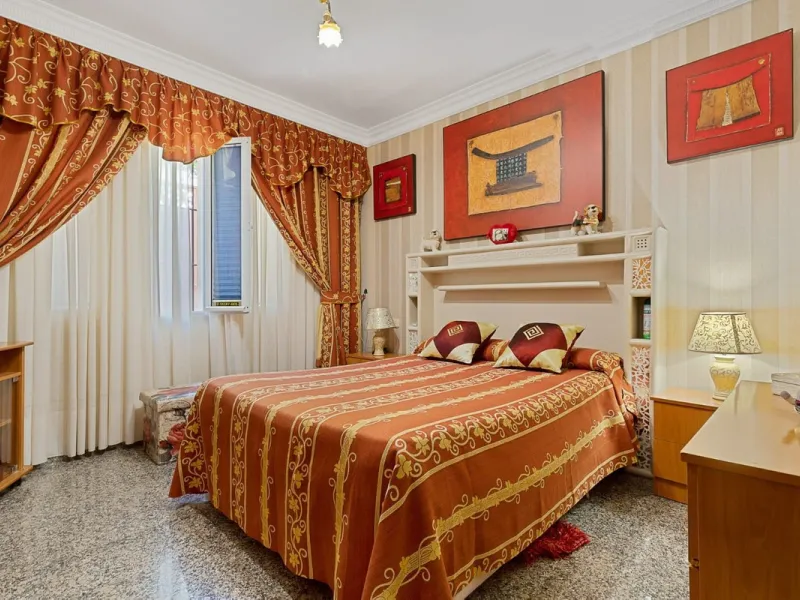 Elegant Family Villa with Garden, Pool & Guest Studio