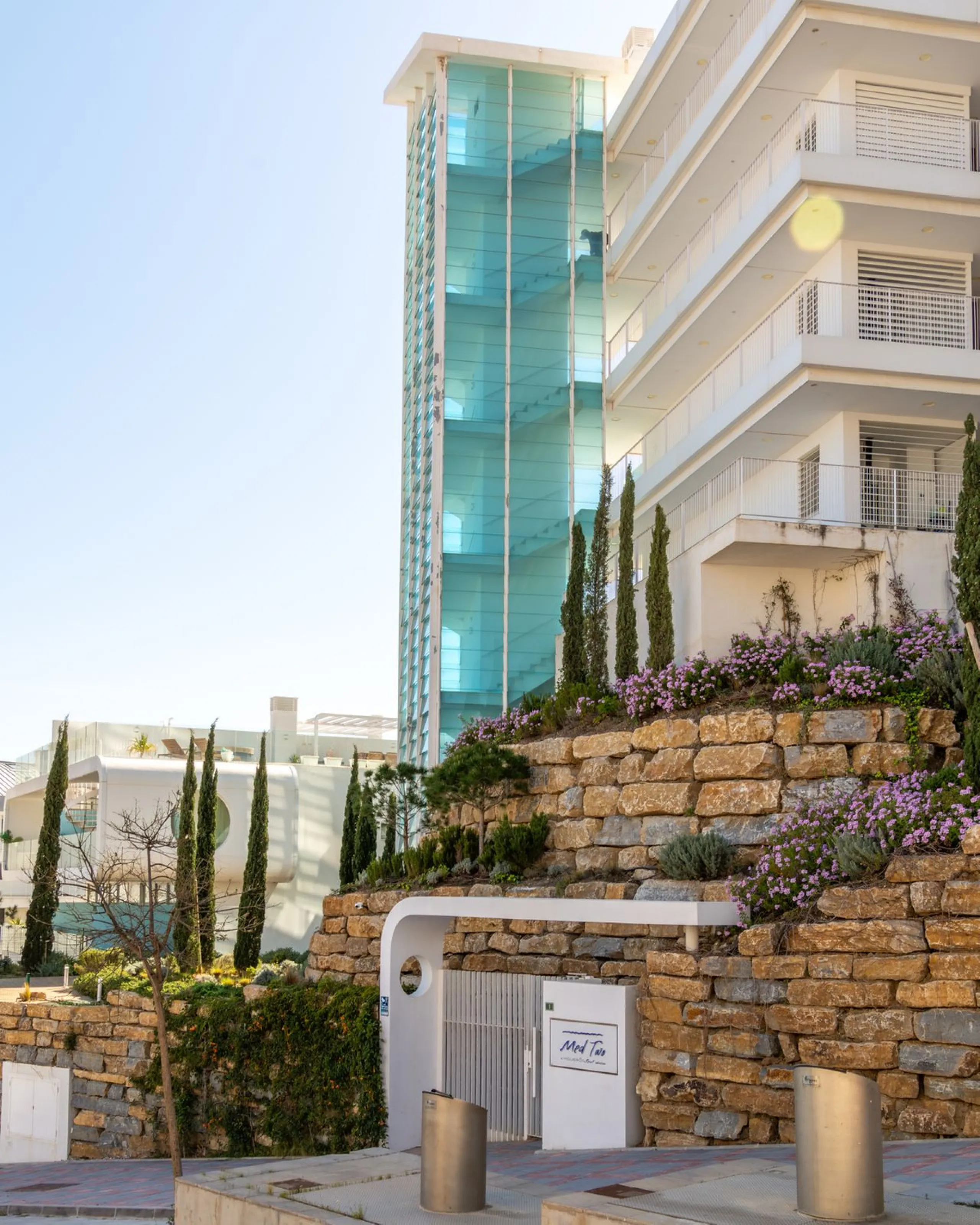 Modernes Haus in der begehrten Gegend Higuerón mit großer Dachterrasse und Whirlpool