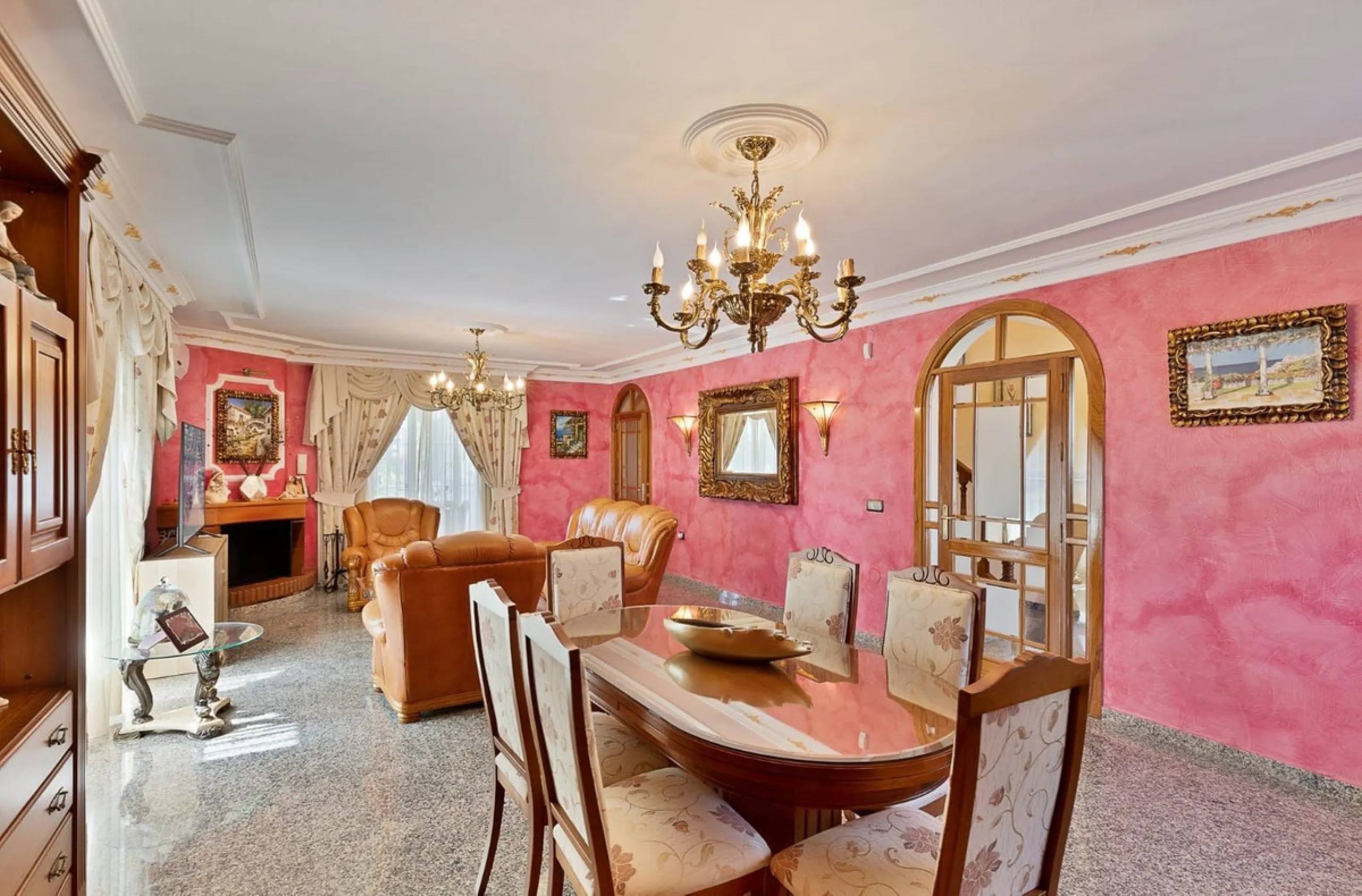 Elegant Family Villa with Garden, Pool & Guest Studio
