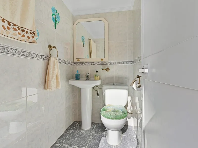 Elegant Family Villa with Garden, Pool & Guest Studio