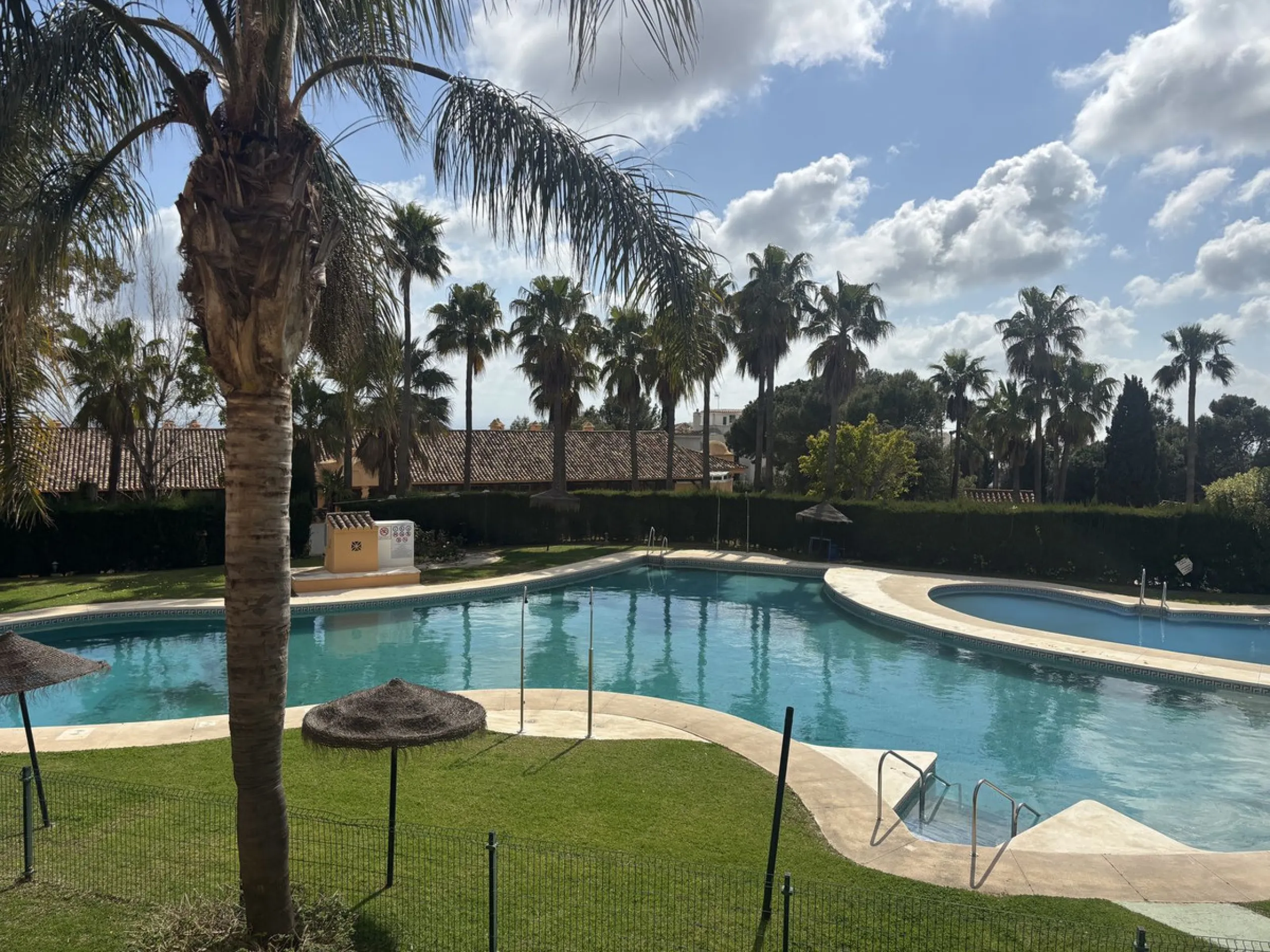 Stunning Renovated Apartment with Sea and Pool Views – Calahonda