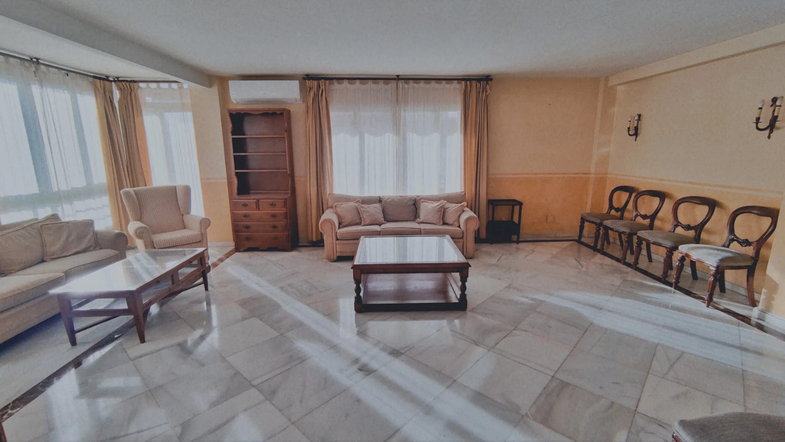 This well-appointed apartment is ideally situated in Marbella Centro, offering an exceptional opportunity for comfortable urban living in the heart of Marbella, Malaga. Comprising four spacious bedrooms and three bathrooms, the property spans a generous 1