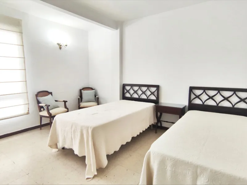This well-appointed apartment is ideally situated in Marbella Centro, offering an exceptional opportunity for comfortable urban living in the heart of Marbella, Malaga. Comprising four spacious bedrooms and three bathrooms, the property spans a generous 1