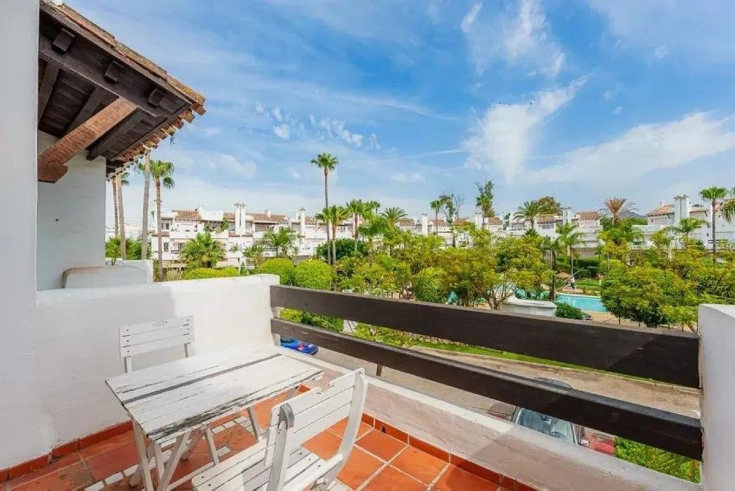House - Townhouse в продаже в Estepona, Málaga. В доме 4 спален и 5 ванных комнат. Площадь дома 300 м². Площадь участка 50 м²