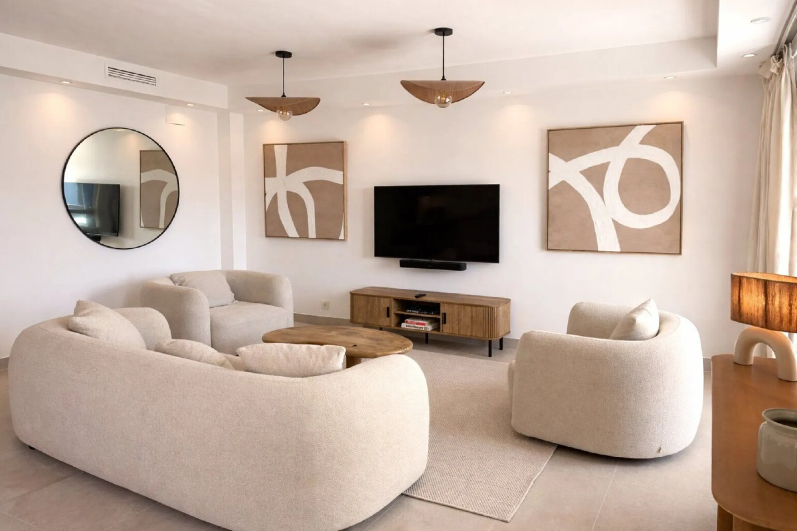 Exquisitely Reformed Townhouse in Montevideo Hills – Where Contemporary Design Meets Mediterranean Lifestyle