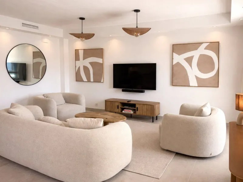 Exquisitely Reformed Townhouse in Montevideo Hills – Where Contemporary Design Meets Mediterranean Lifestyle