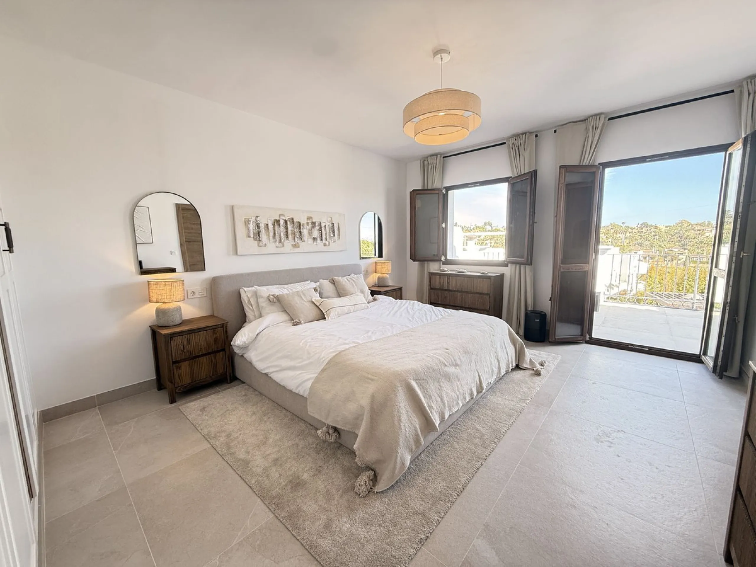 Exquisitely Reformed Townhouse in Montevideo Hills – Where Contemporary Design Meets Mediterranean Lifestyle