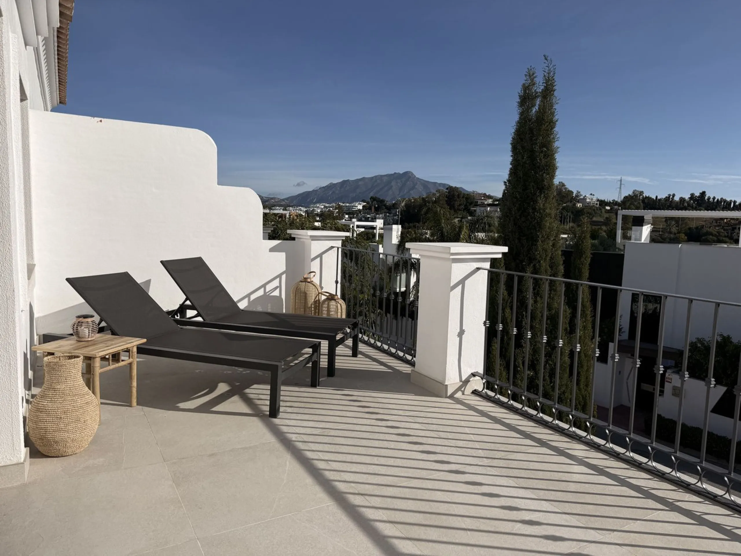 Exquisitely Reformed Townhouse in Montevideo Hills – Where Contemporary Design Meets Mediterranean Lifestyle
