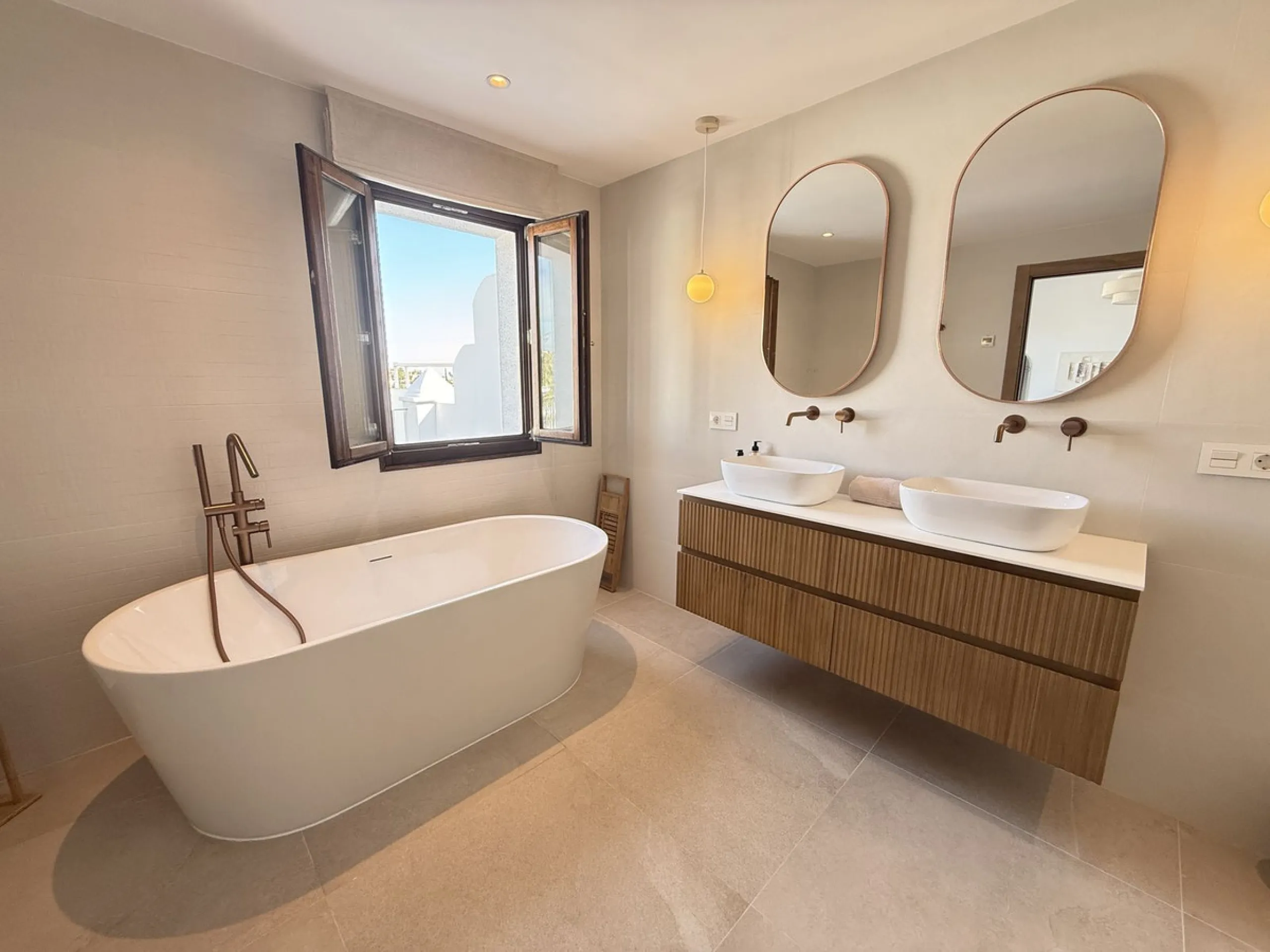 Exquisitely Reformed Townhouse in Montevideo Hills – Where Contemporary Design Meets Mediterranean Lifestyle