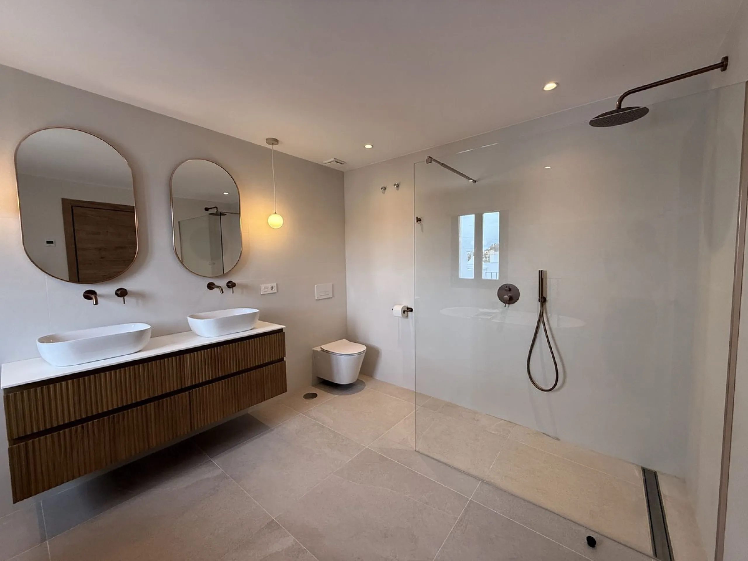 Exquisitely Reformed Townhouse in Montevideo Hills – Where Contemporary Design Meets Mediterranean Lifestyle