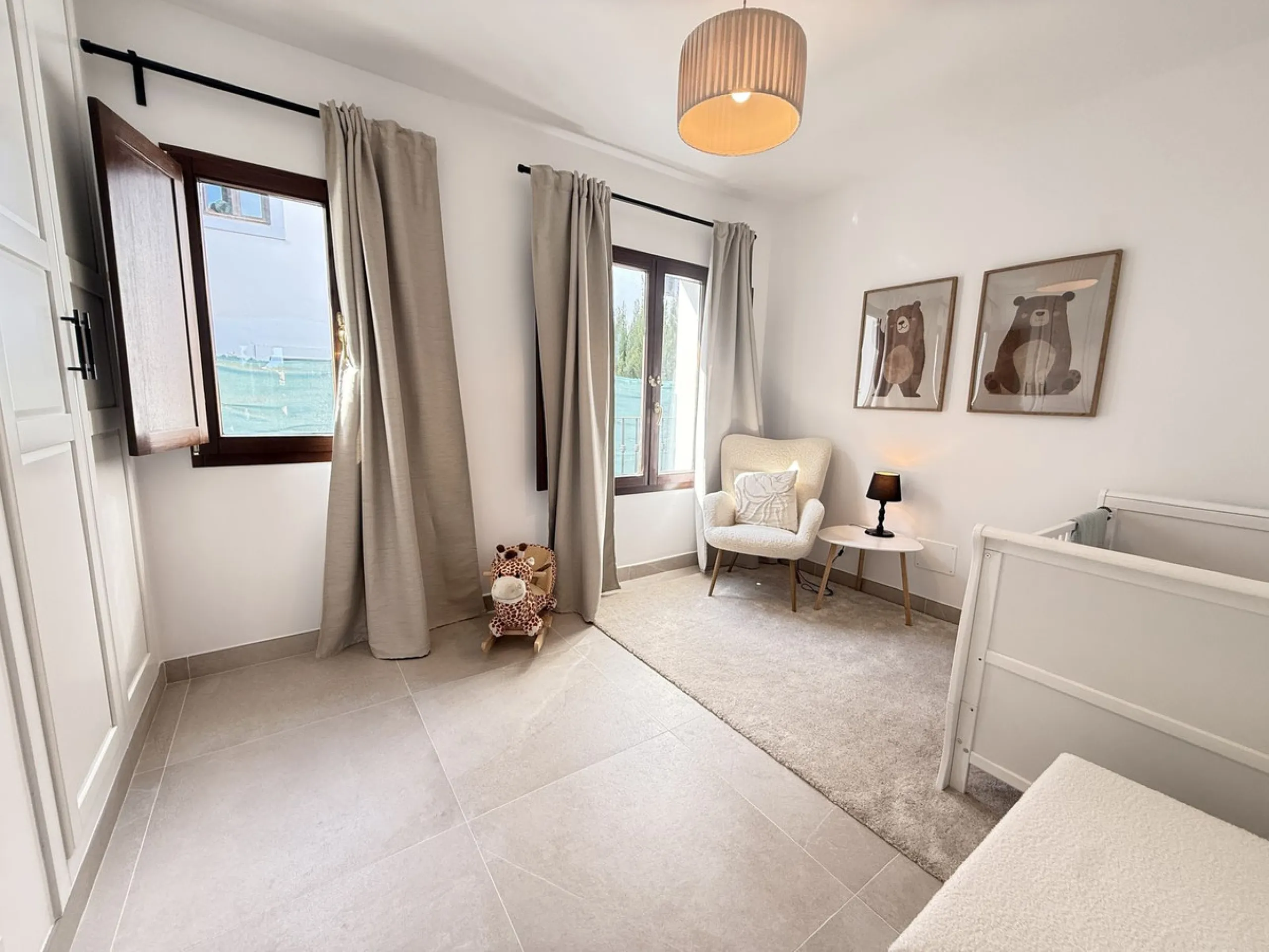 Exquisitely Reformed Townhouse in Montevideo Hills – Where Contemporary Design Meets Mediterranean Lifestyle