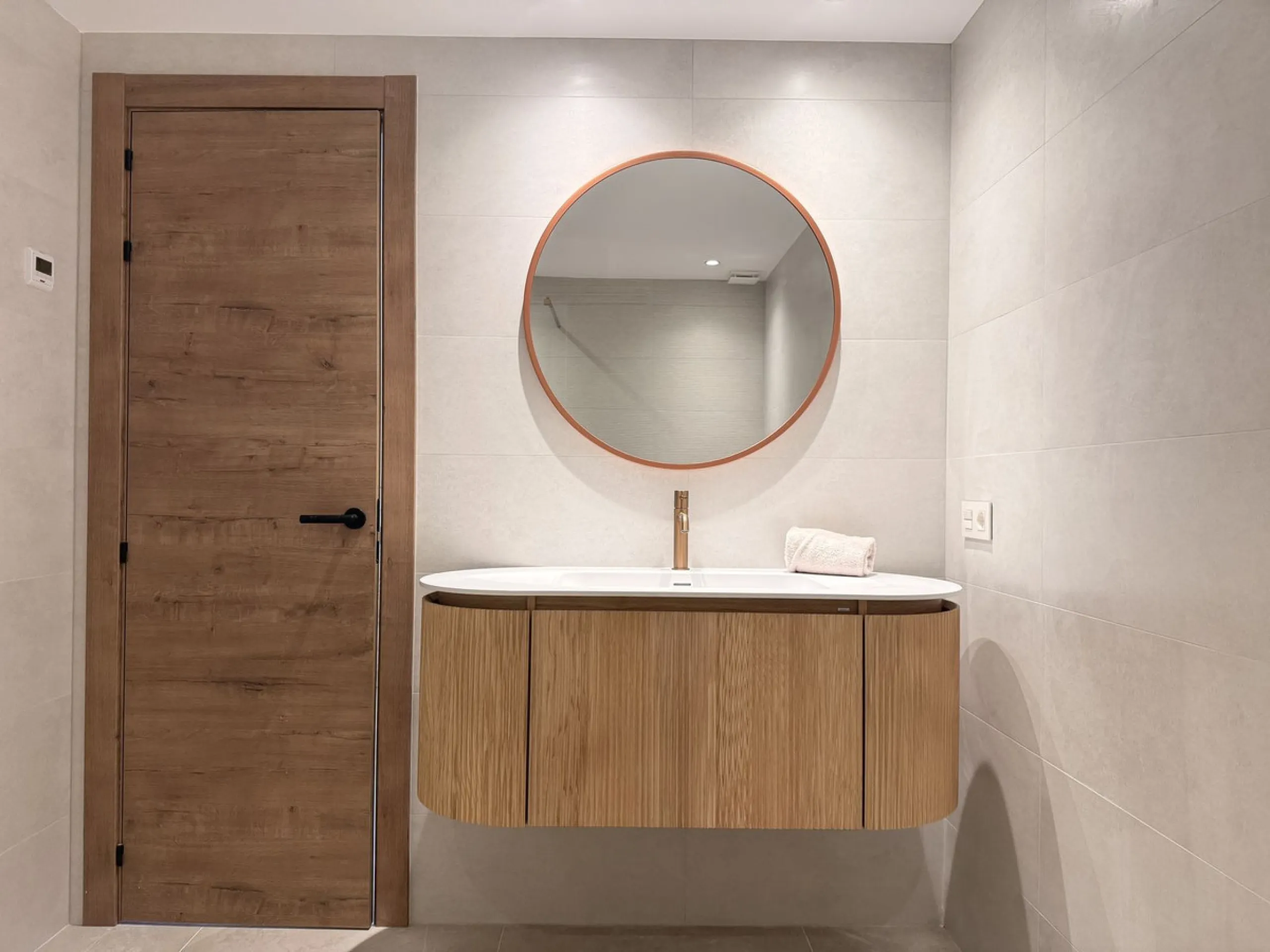 Exquisitely Reformed Townhouse in Montevideo Hills – Where Contemporary Design Meets Mediterranean Lifestyle