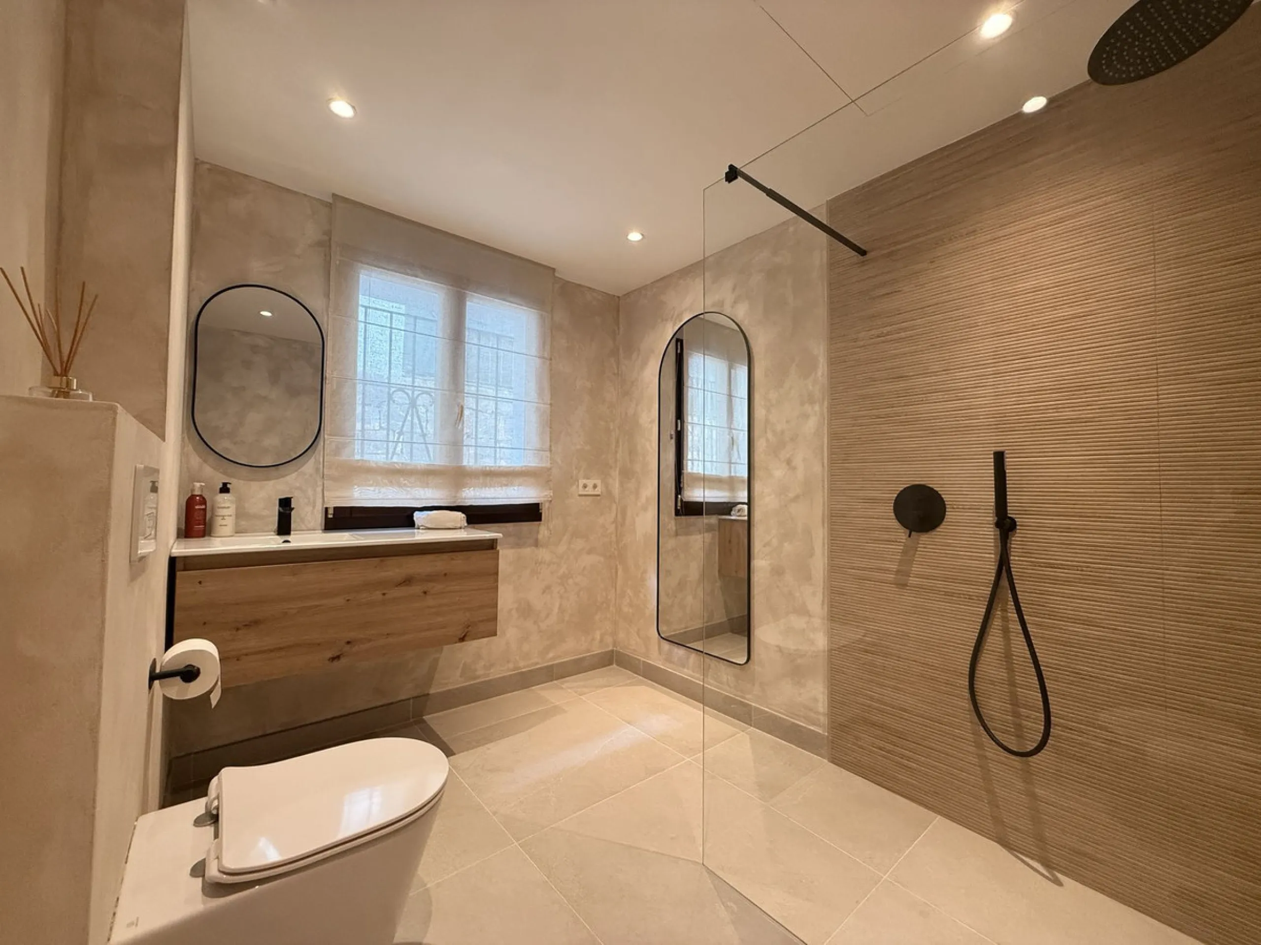 Exquisitely Reformed Townhouse in Montevideo Hills – Where Contemporary Design Meets Mediterranean Lifestyle