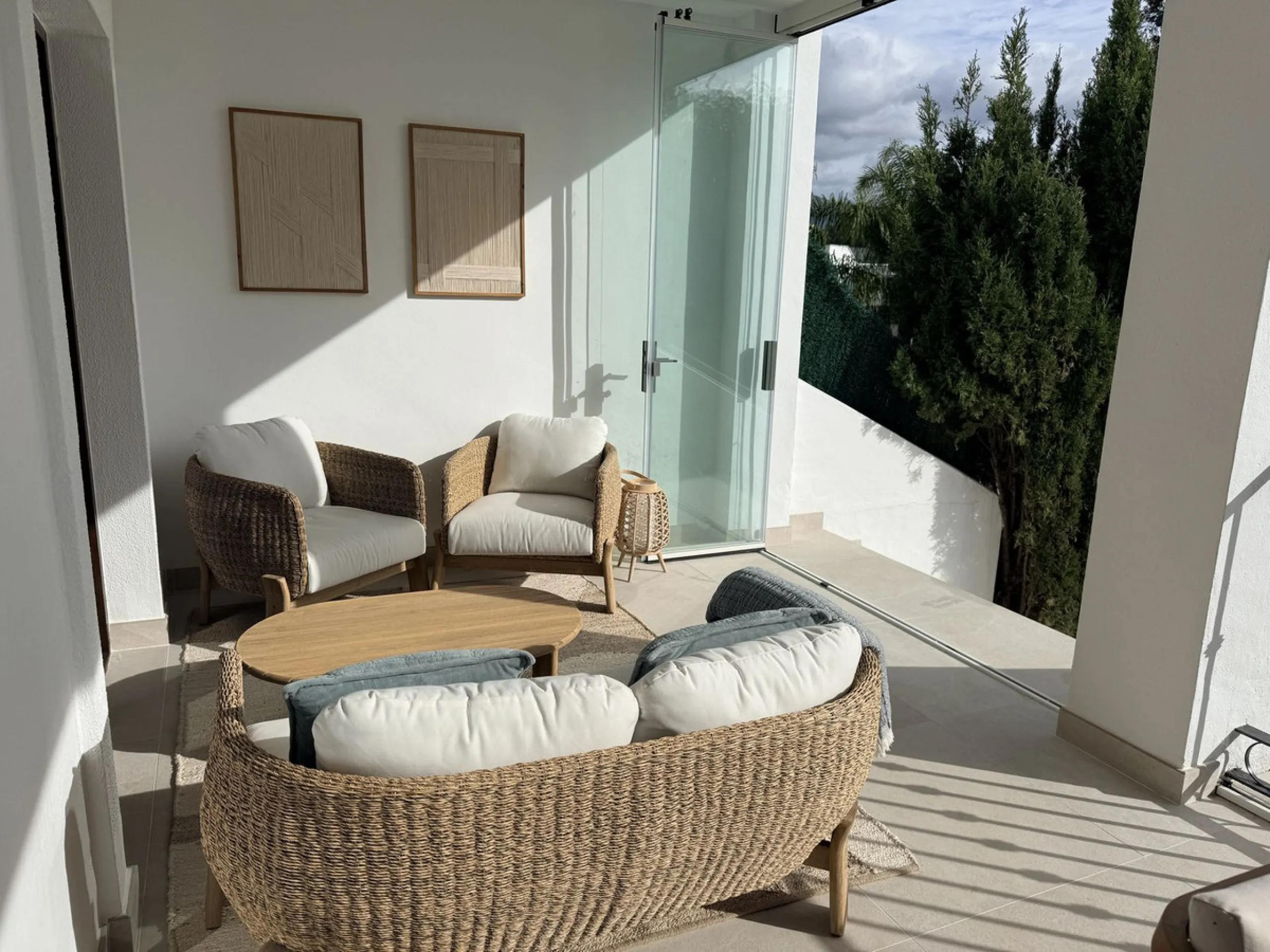 Exquisitely Reformed Townhouse in Montevideo Hills – Where Contemporary Design Meets Mediterranean Lifestyle